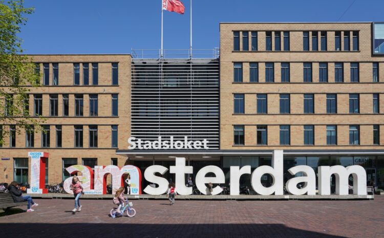 De uitnodigingsbrief van gemeente Amsterdam: doorgeslagen assimilatiebeleid!